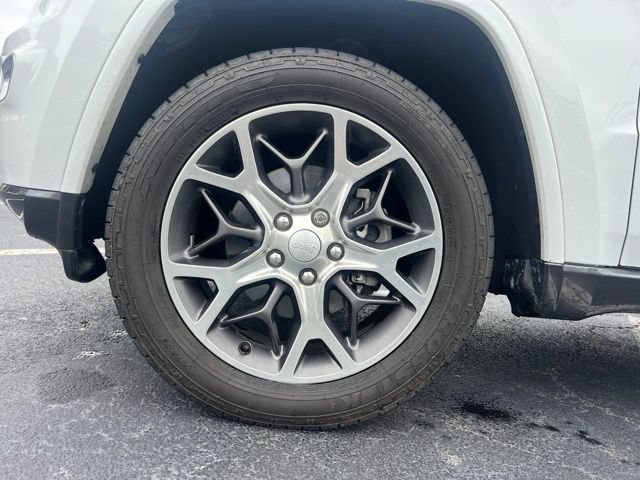 Used 2018 Jeep Grand Cherokee Limited AWD/4WD image 12