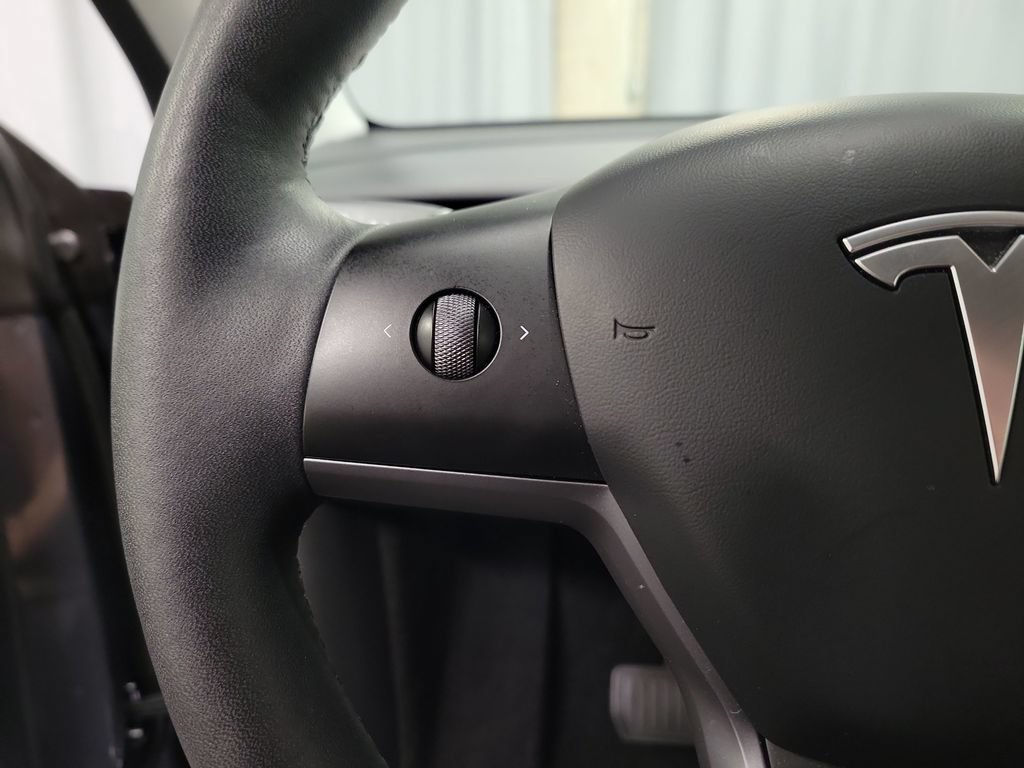 Used 2023 Tesla Model Y Long Range AWD/4WD image 26