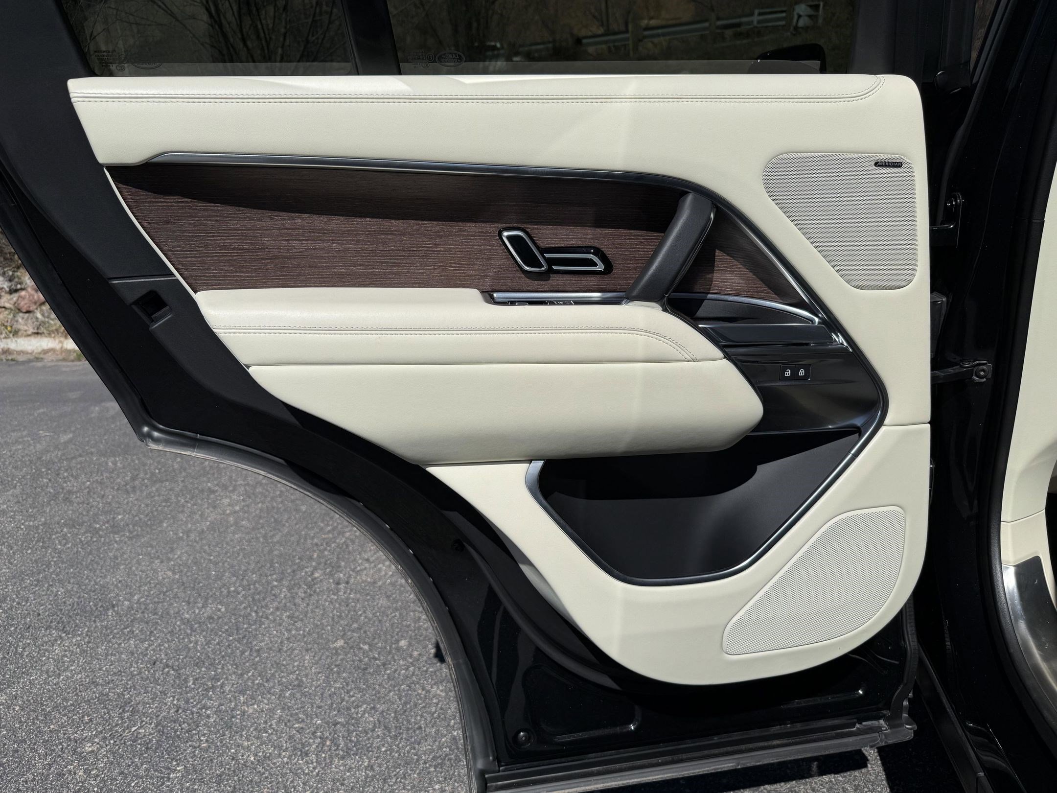 Certified 2023 Land Rover Range Rover SE image 32