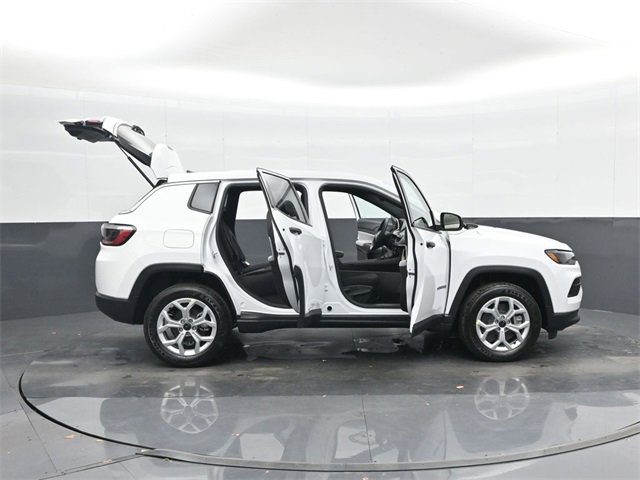 Used 2025 Jeep Compass Sport image 46