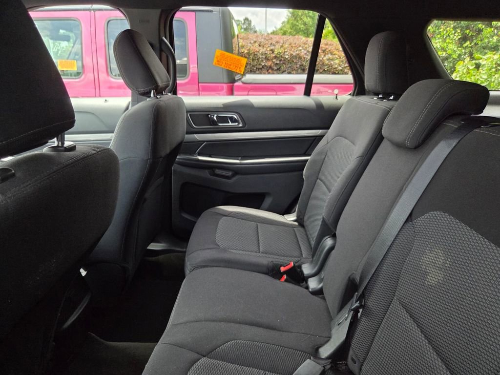 Used 2018 Ford Explorer XLT AWD/4WD image 6