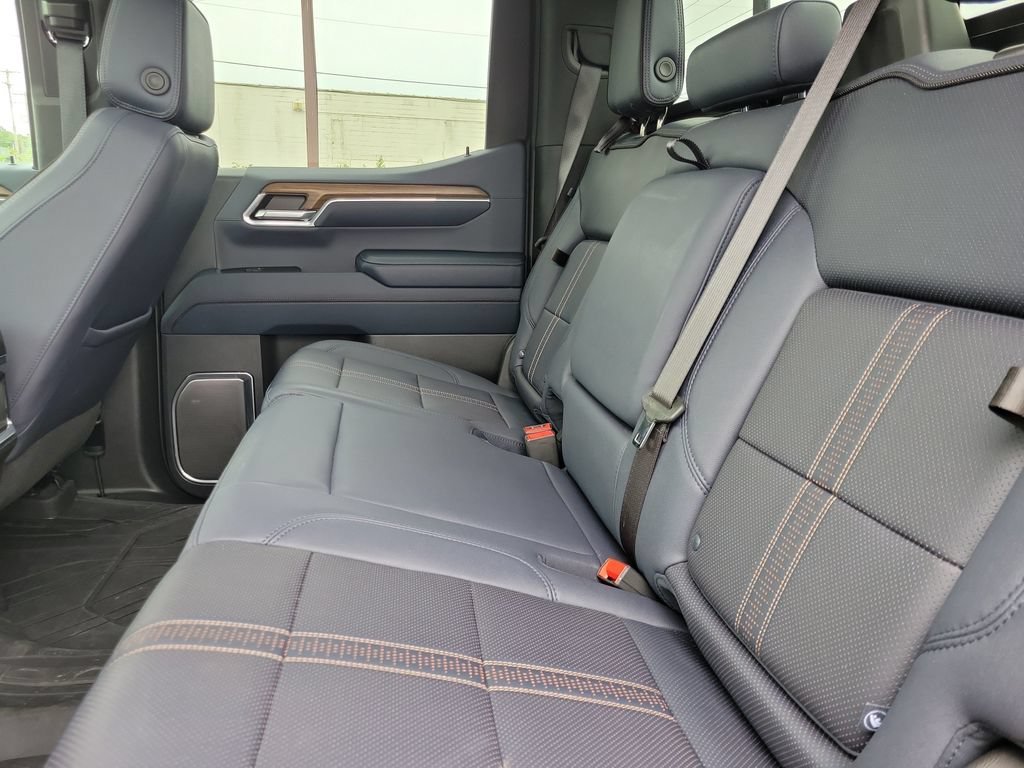 Used 2024 Chevrolet Silverado 1500 High Country w/ High Country Premium Package AWD/4WD image 11