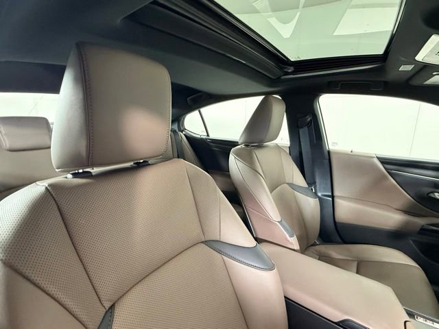 Used 2023 Lexus ES 350 w/ Premium Package FWD image 32