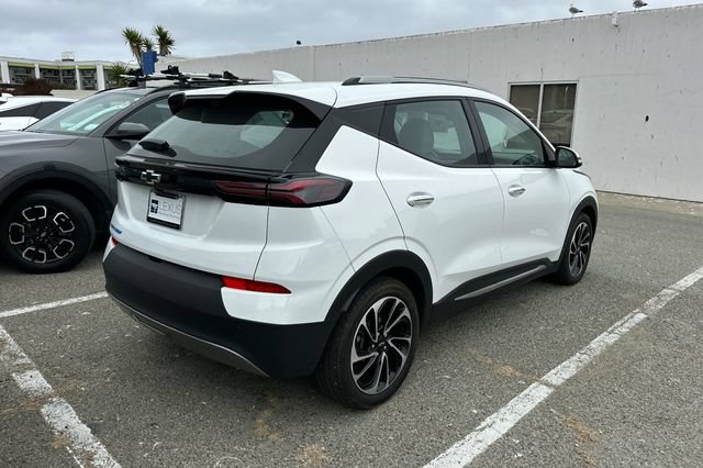 Used 2023 Chevrolet Bolt EUV Premier w/ Sun & Sound Package FWD image 5