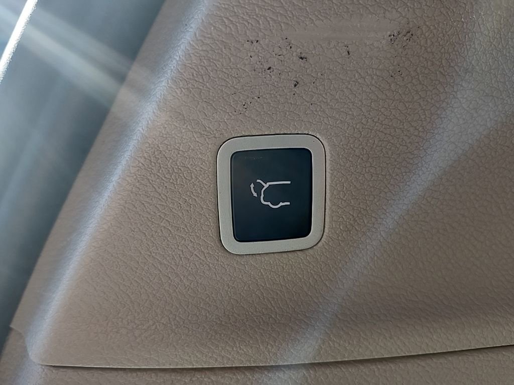 Used 2024 Chrysler Pacifica Touring-L image 30