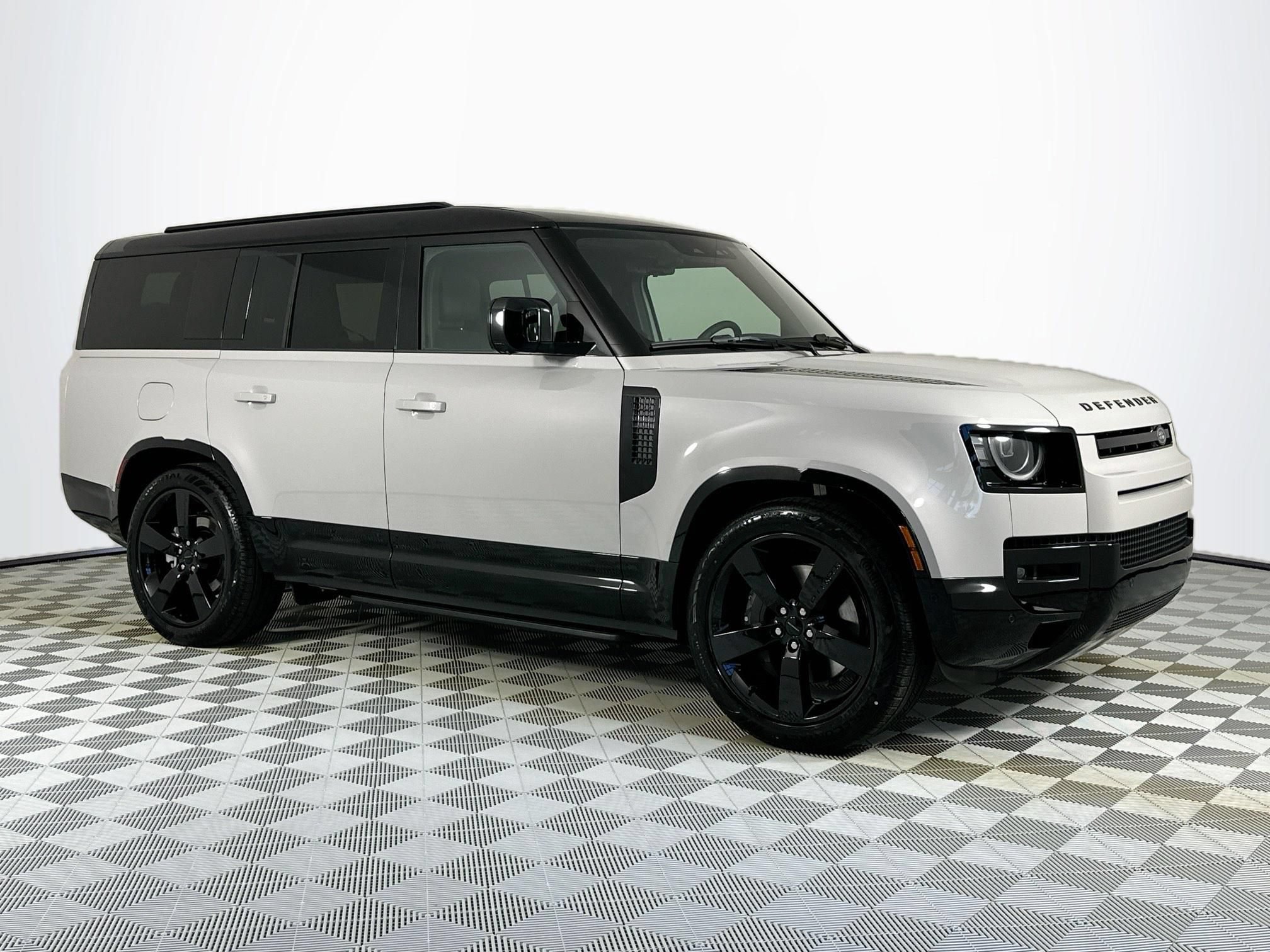 New 2026 Land Rover Defender 130 X-Dynamic SE AWD/4WD image 3
