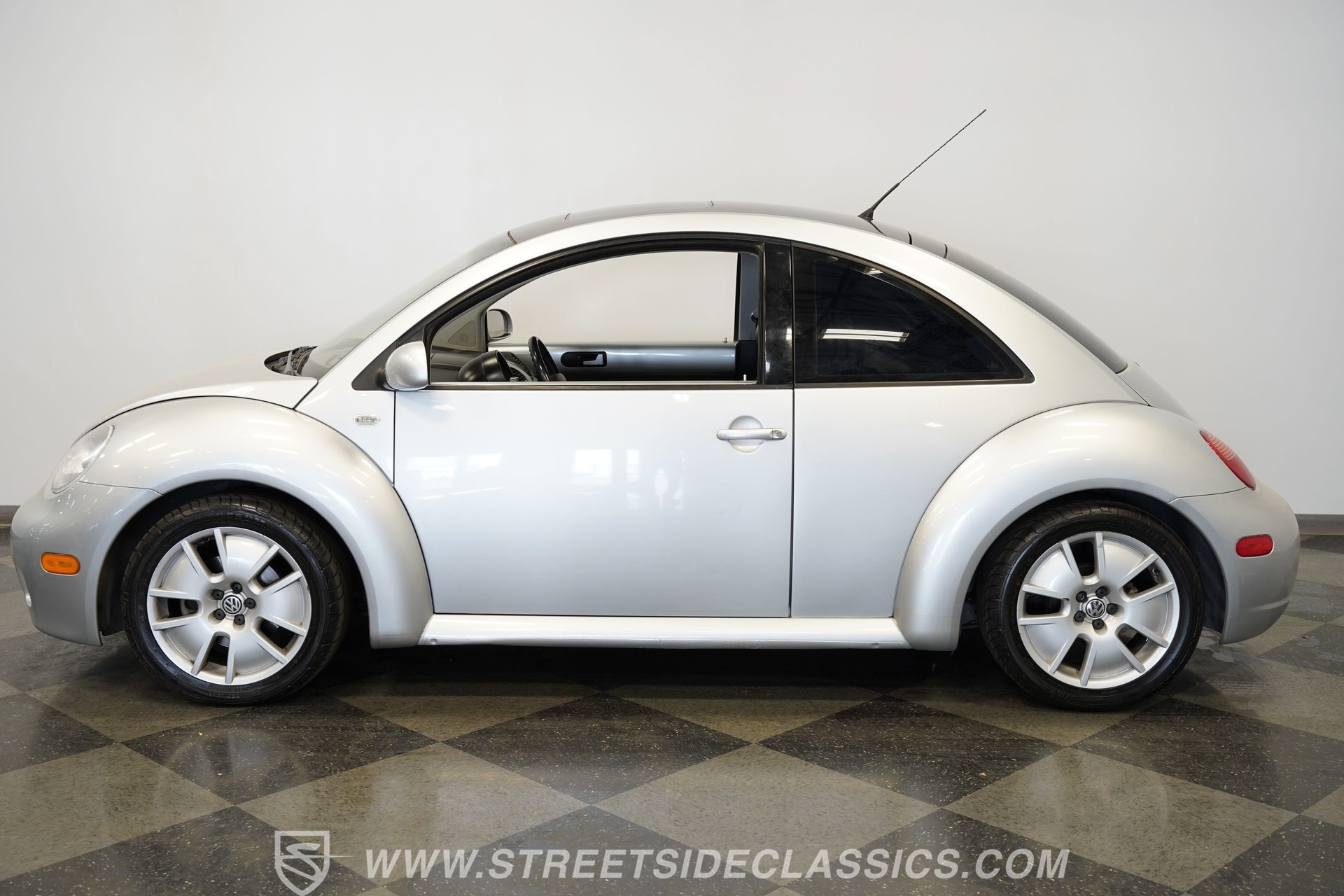 Used 2003 Volkswagen Beetle S FWD image 8