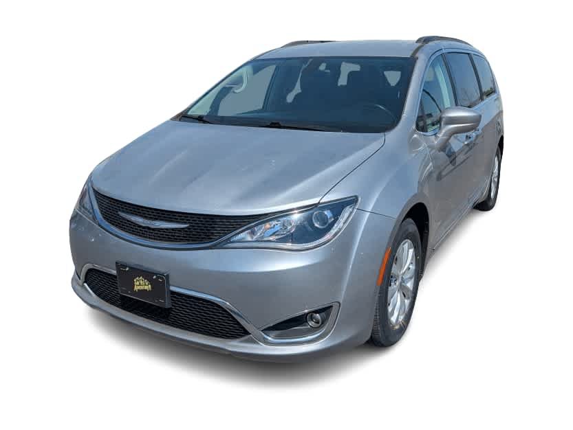 Used 2017 Chrysler Pacifica Touring-L FWD image 2