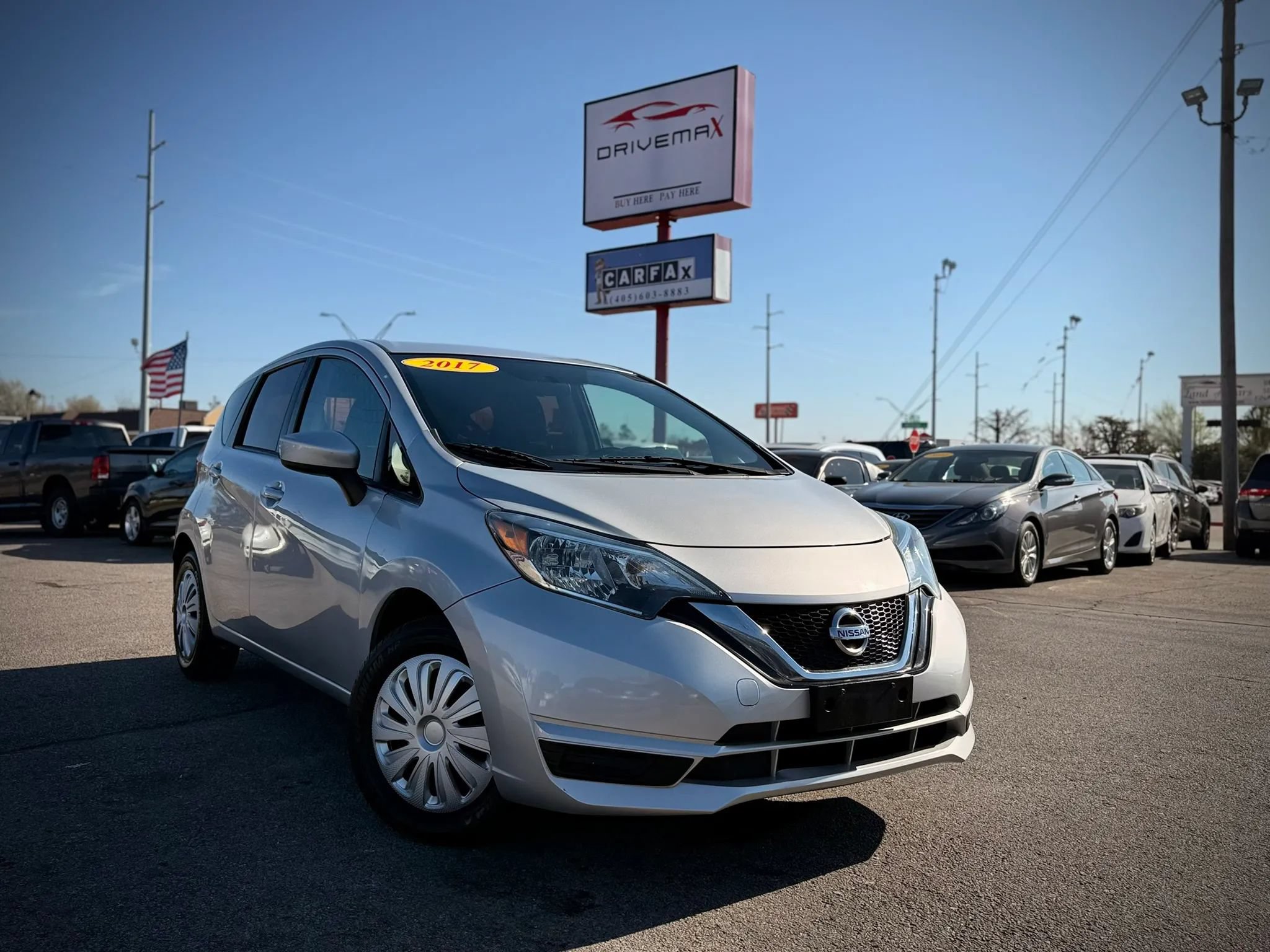 Used 2017 Nissan Versa Note SV FWD image 2