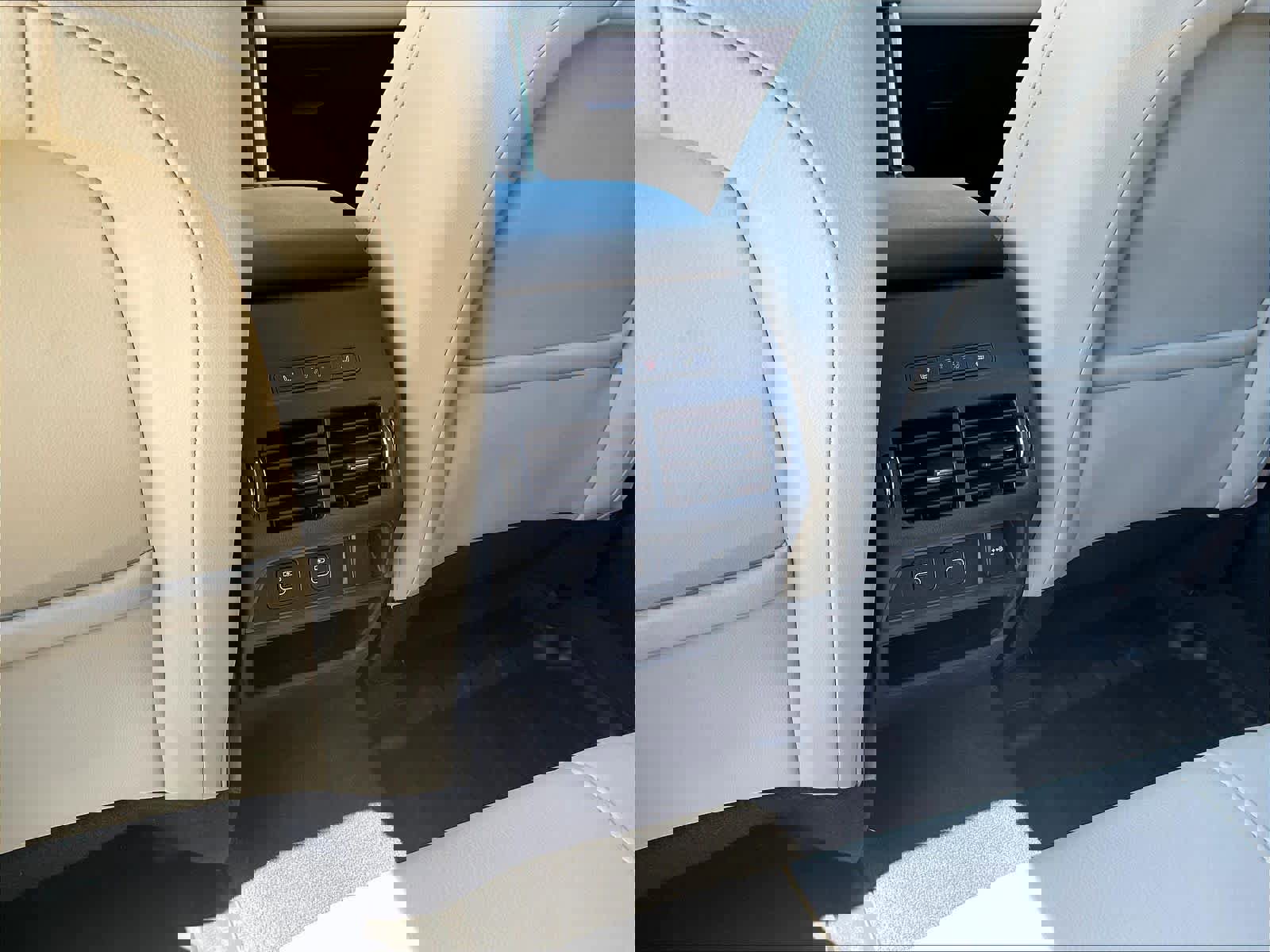 Used 2025 Land Rover Discovery Sport S image 34