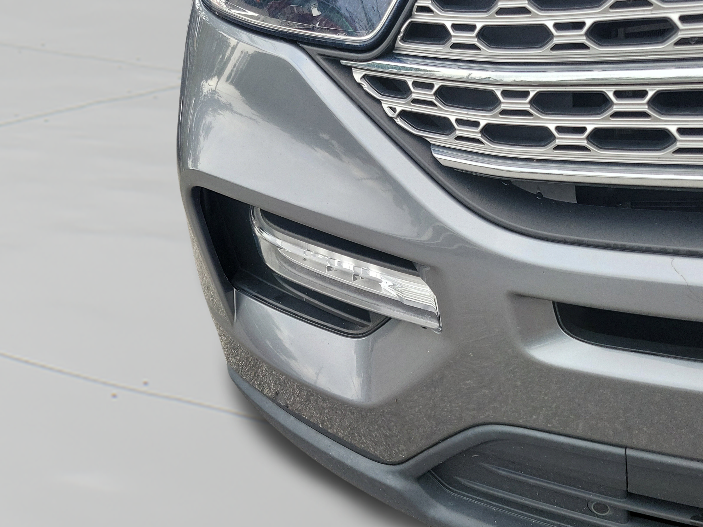 Used 2024 Ford Explorer Limited w/ Limited Technology Package RWD image 17