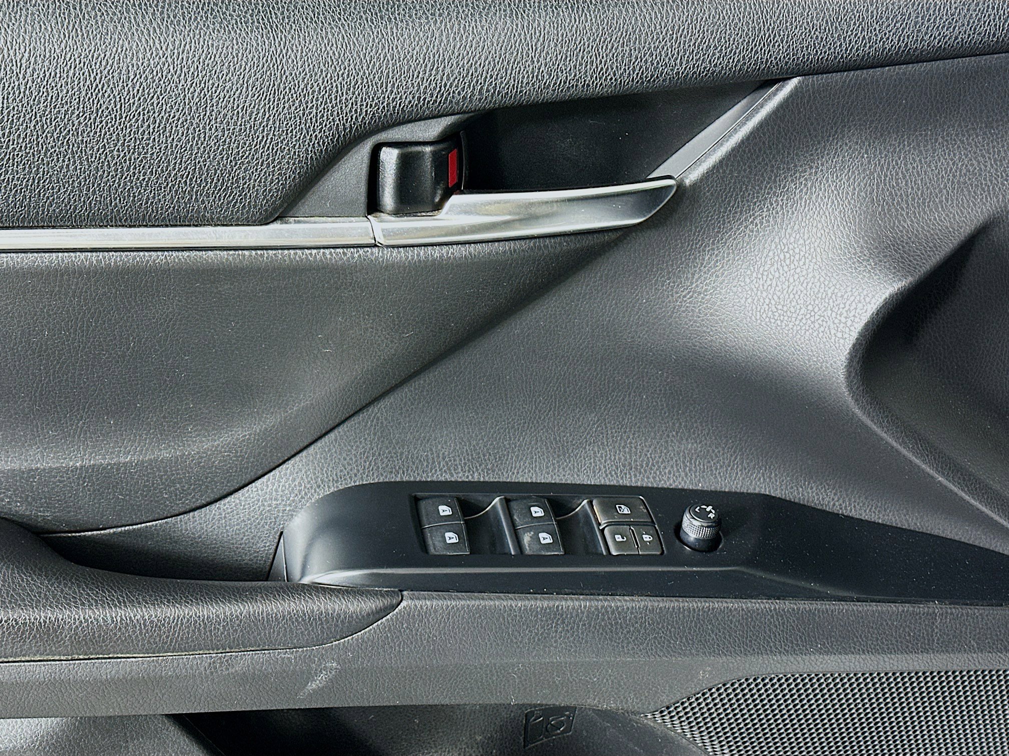 Used 2020 Toyota Camry SE FWD image 15