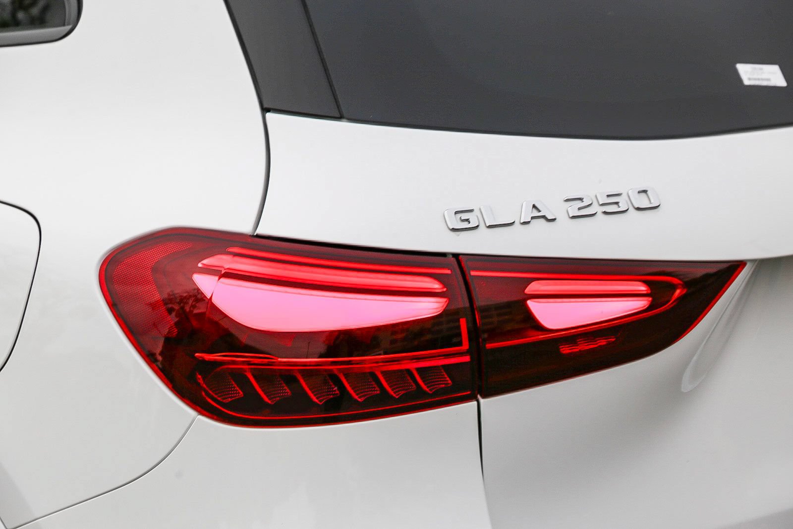 Used 2025 Mercedes-Benz GLA 250 4MATIC image 9