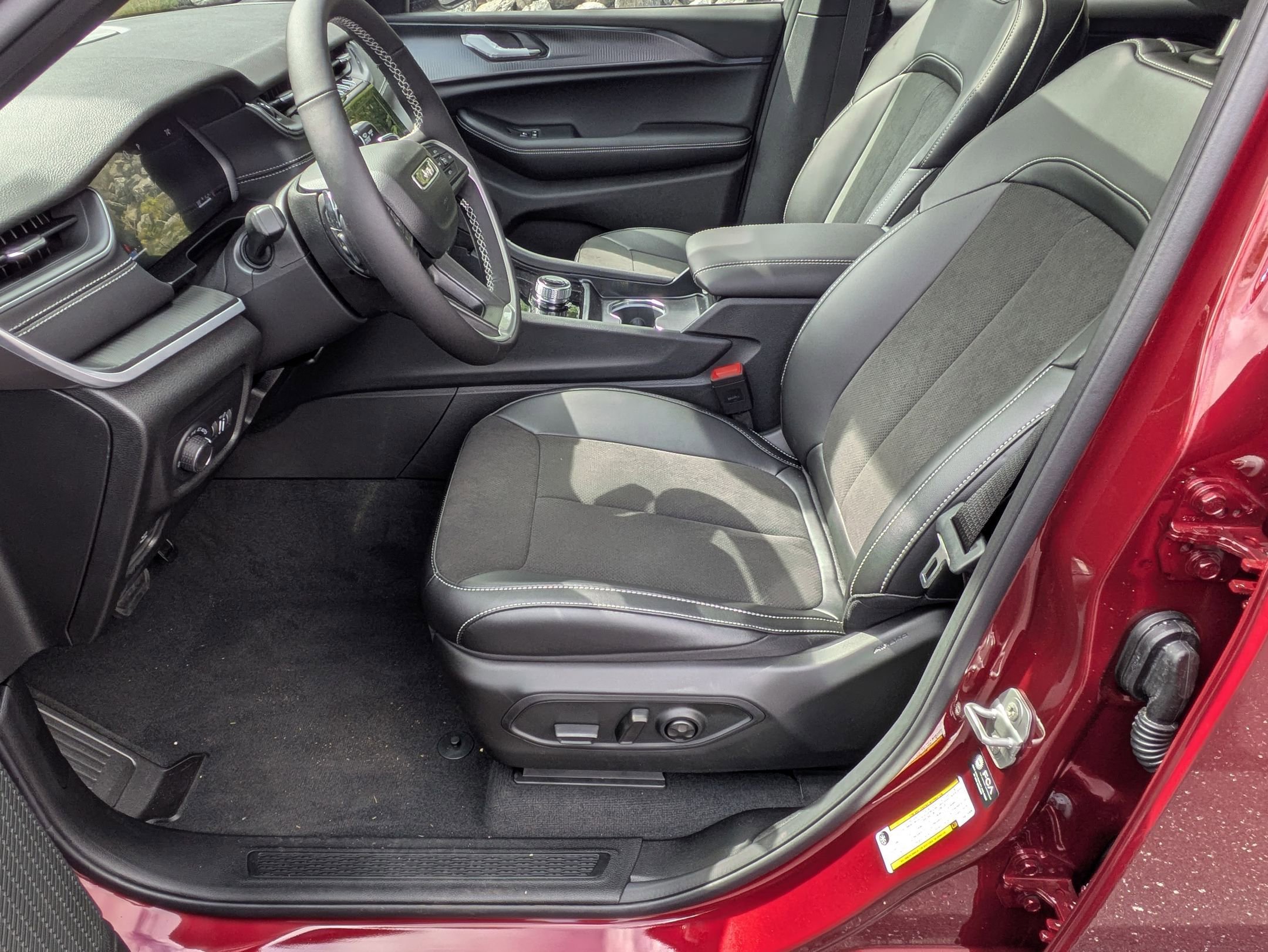 New 2025 Jeep Grand Cherokee L Altitude image 12