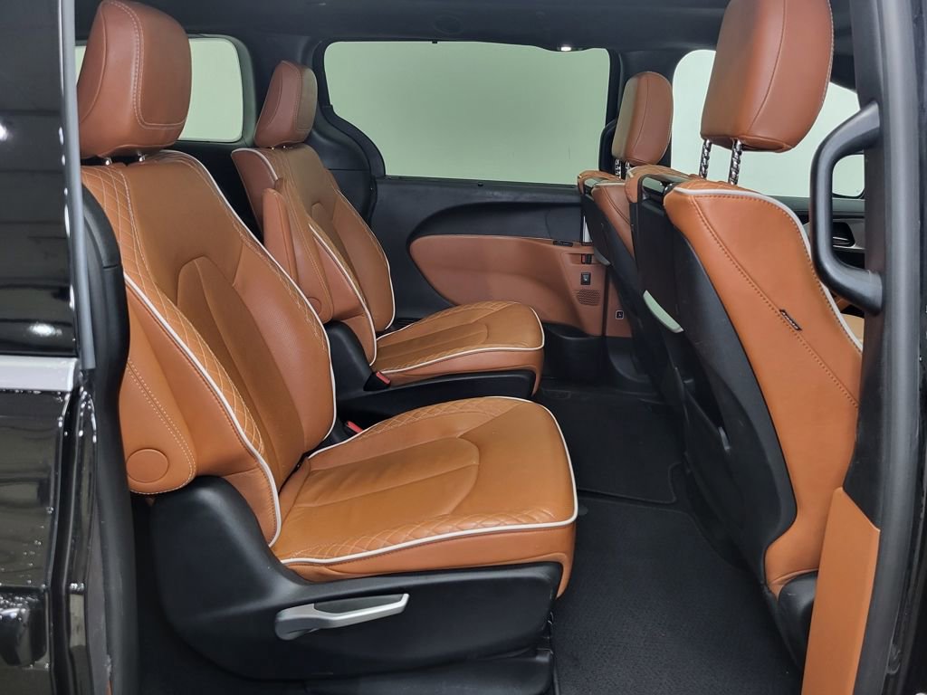 Used 2025 Chrysler Pacifica Pinnacle w/ Trailer Tow Group image 10