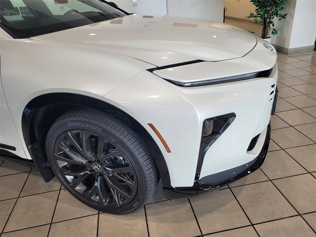 New 2025 Toyota Crown Signia image 3