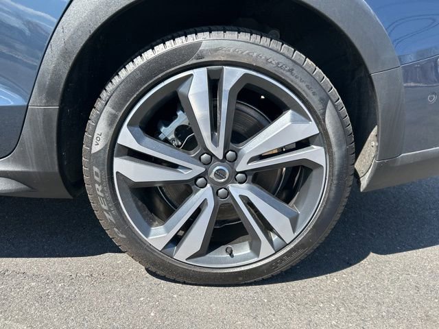 Used 2025 Volvo V60 B5 Cross Country Plus image 9