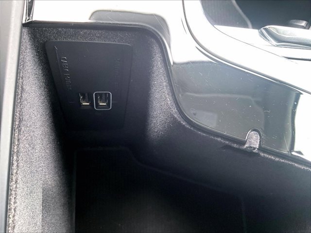 Used 2021 Volvo XC90 T5 Momentum w/ Protection Package Premier FWD image 26