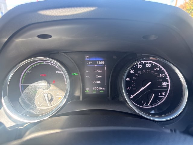Used 2020 Toyota Camry LE w/ Sunroof Package FWD image 19