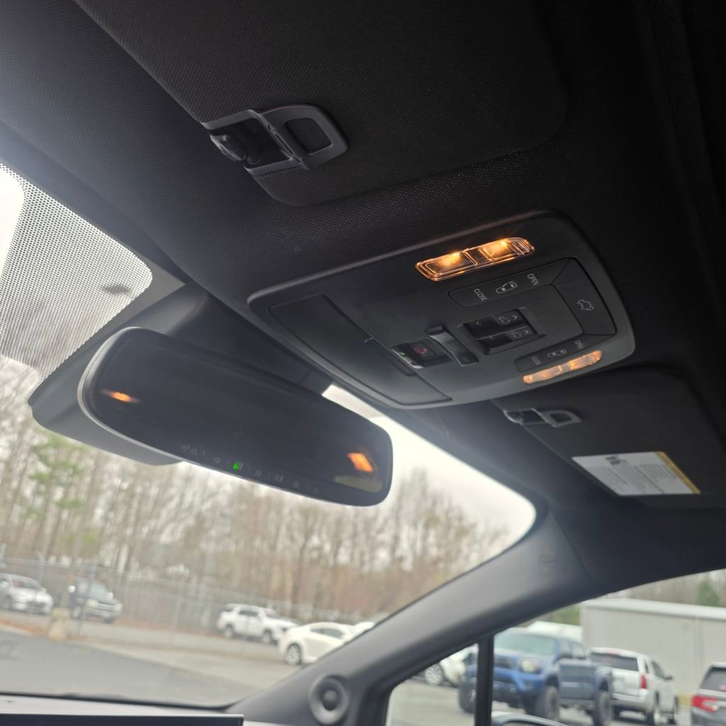 Used 2025 Toyota Sienna XSE w/ XSE Plus Package image 20