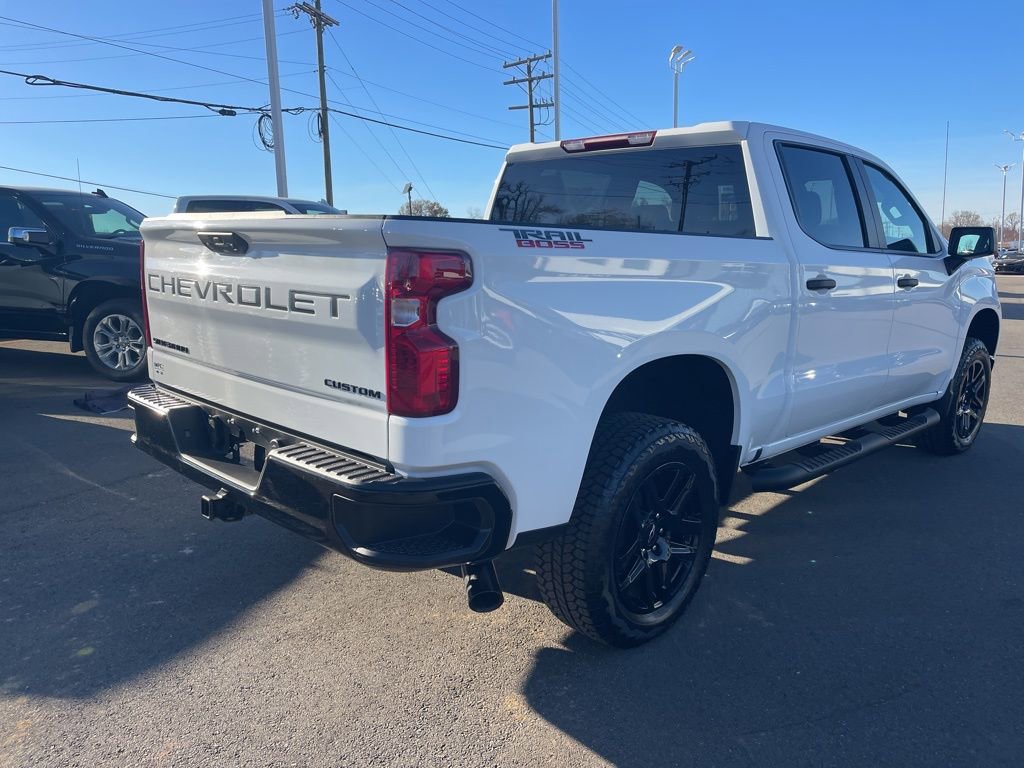 Used 2025 Chevrolet Silverado 1500 Custom Trail Boss w/ Turbomax Blackout Package image 5