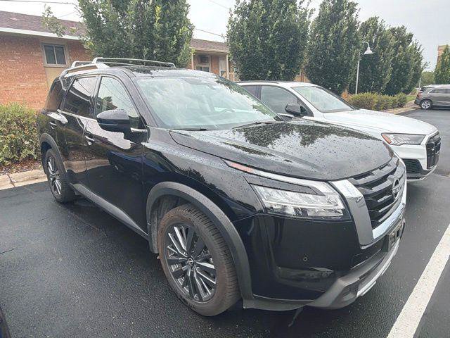 Used 2024 Nissan Pathfinder SL w/ SL Premium Package AWD/4WD image 4