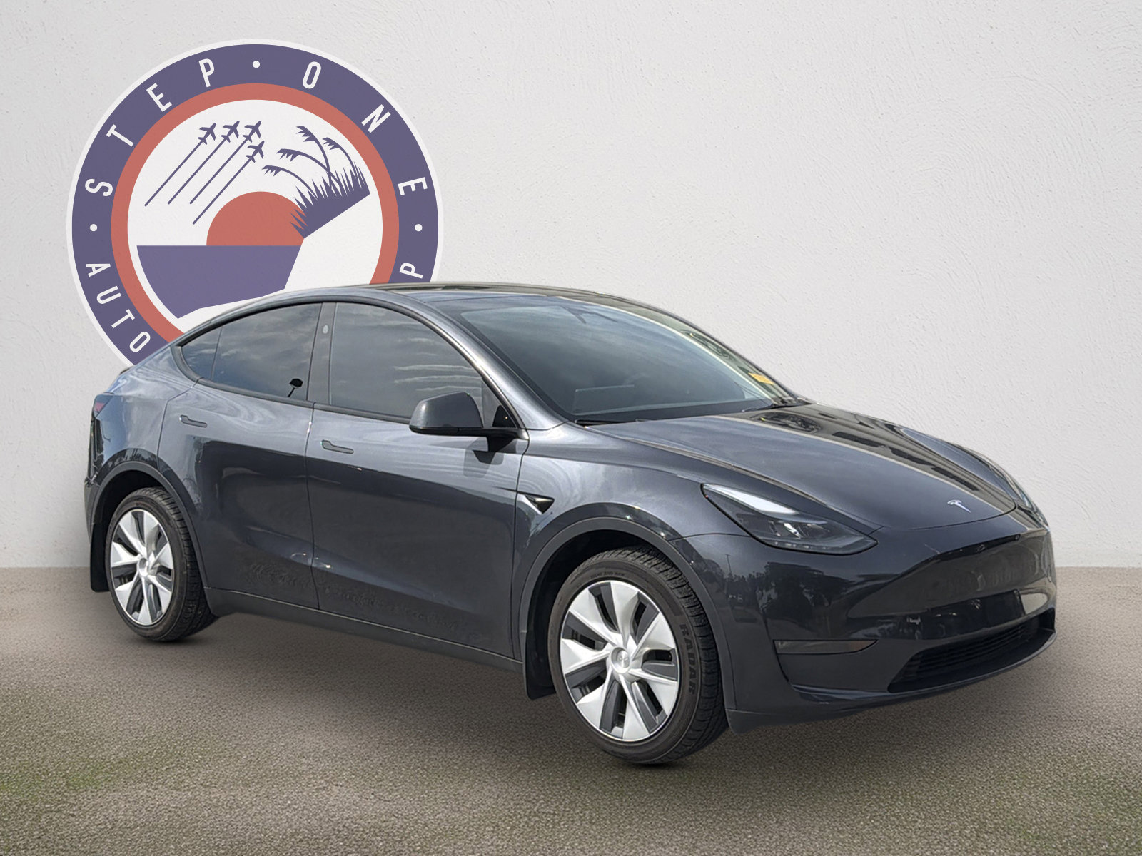 Used 2024 Tesla Model Y Long Range image 1