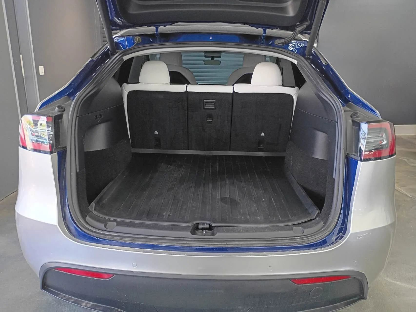 Used 2022 Tesla Model Y Long Range AWD/4WD image 8