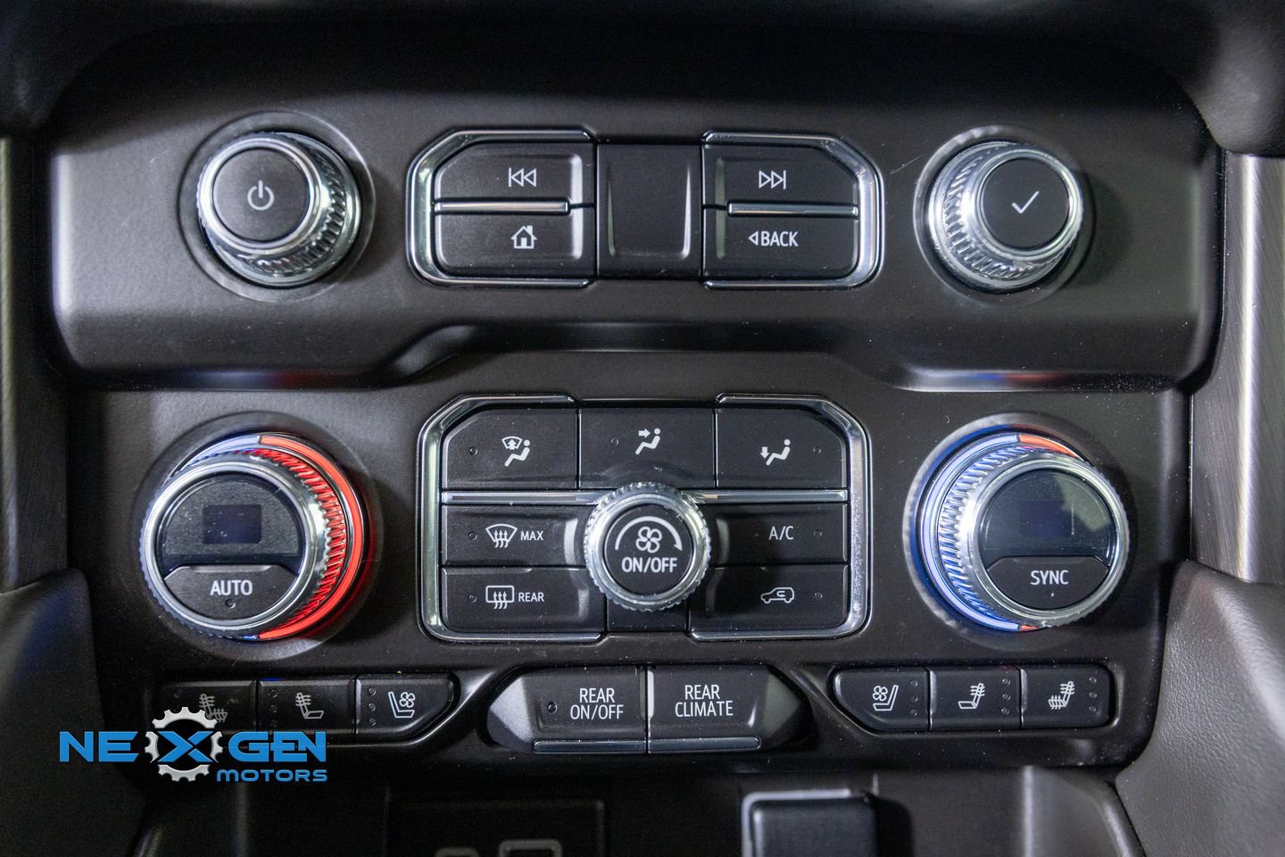 Used 2023 GMC Yukon XL AT4 w/ AT4 Premium Package AWD/4WD image 24