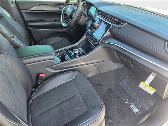 New 2025 Jeep Grand Cherokee Altitude image 16