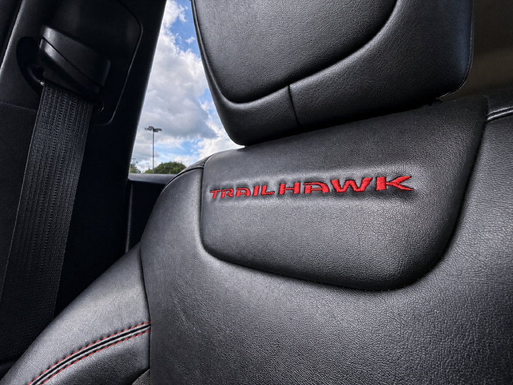 Used 2022 Jeep Cherokee Trailhawk w/ Comfort/Convenience Group AWD/4WD image 28