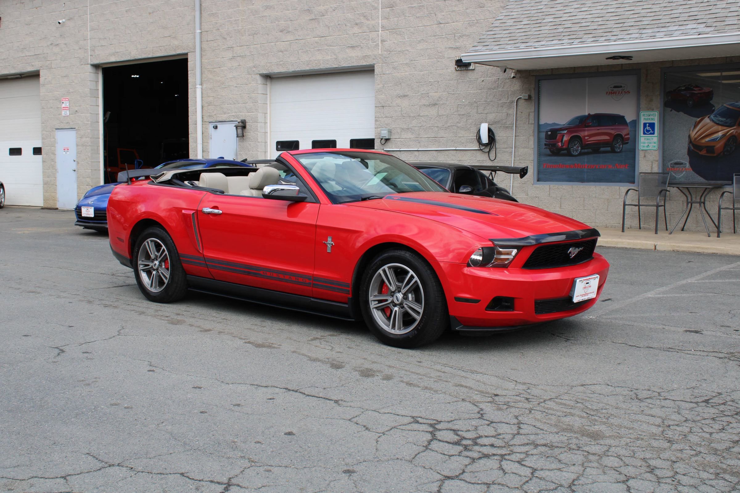 Used 2010 Ford Mustang Convertible image 7