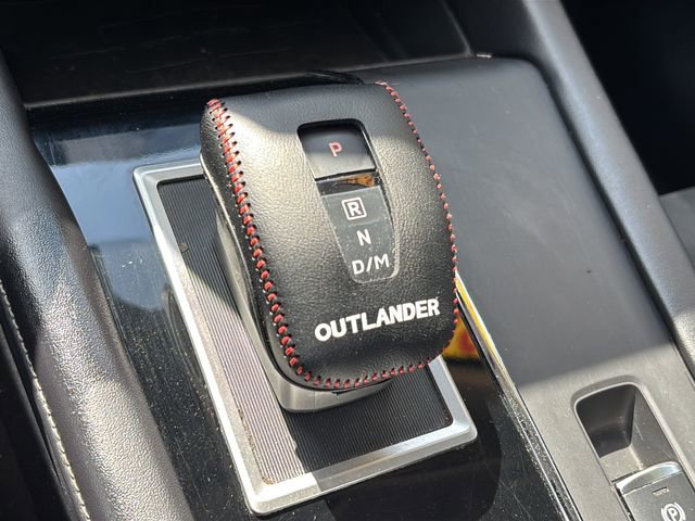 Used 2022 Mitsubishi Outlander SE image 34