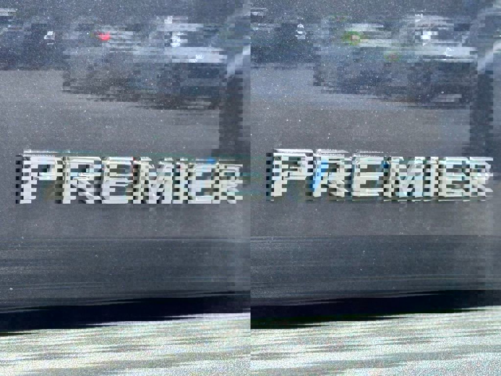 Used 2025 Chevrolet Suburban Premier image 10