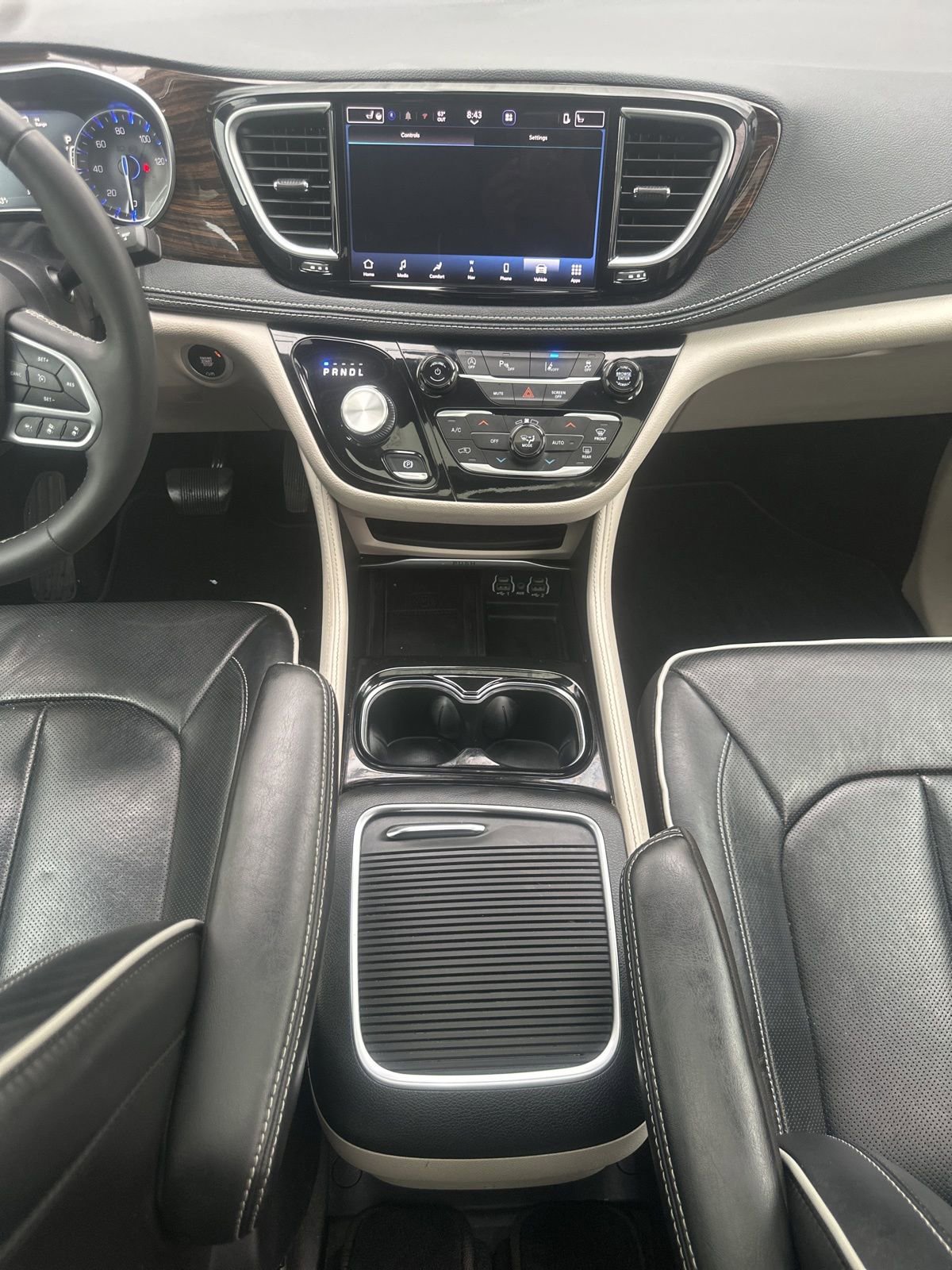 Used 2023 Chrysler Pacifica Limited FWD image 16