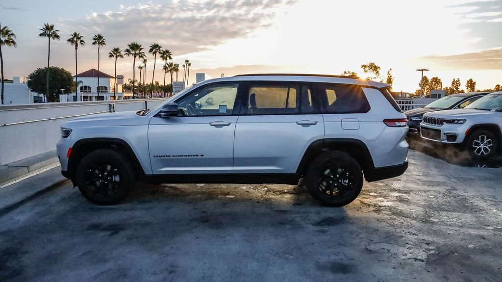 Certified 2024 Jeep Grand Cherokee L Laredo image 14