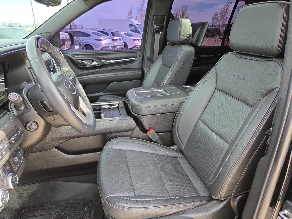 Used 2023 GMC Yukon XL Denali w/ Denali Reserve Package AWD/4WD image 16