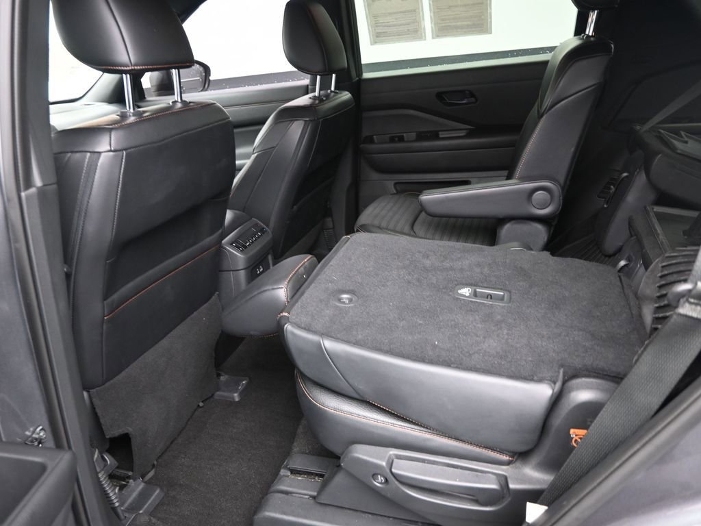 Used 2023 Nissan Pathfinder Rock Creek image 11