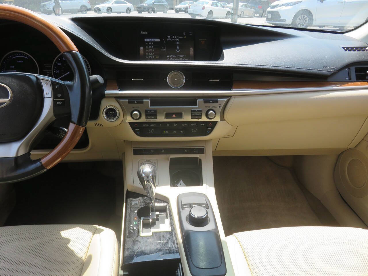 Used 2015 Lexus ES 300h w/ Premium Package w/Bamboo Trim FWD image 16