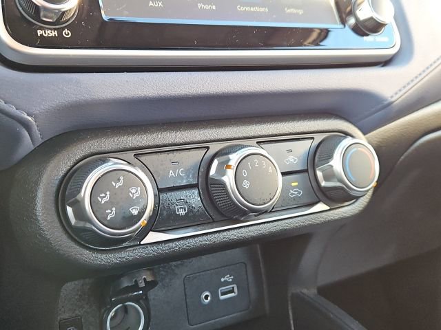 Used 2024 Nissan Versa SV w/ Trunk Package image 37