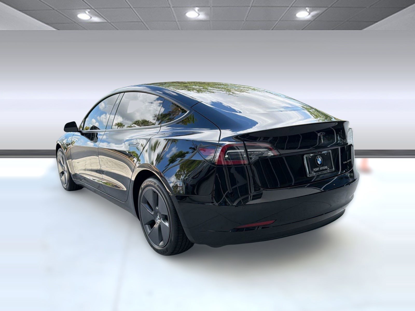 Used 2022 Tesla Model 3 Long Range AWD/4WD image 3