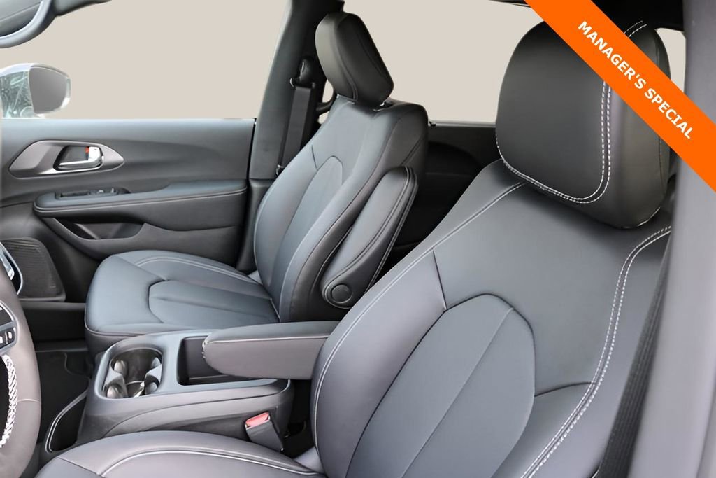 New 2026 Chrysler Pacifica Select image 9