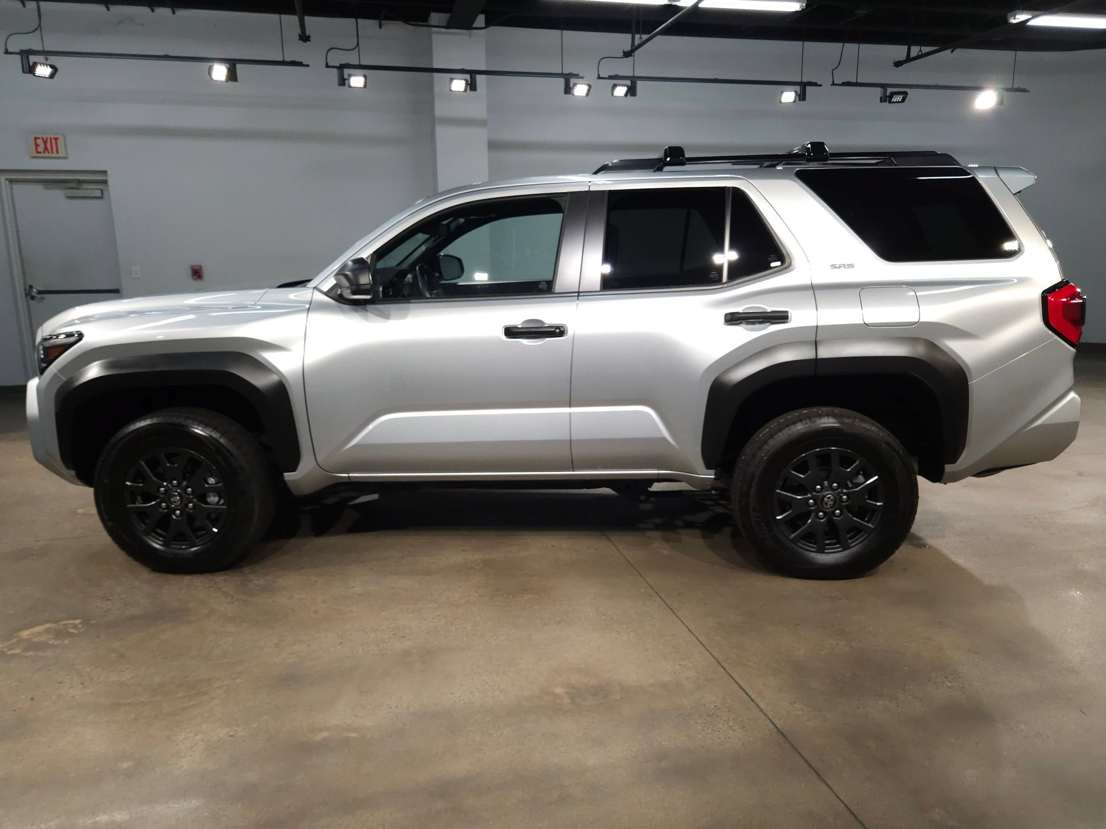 Used 2025 Toyota 4Runner SR5 AWD/4WD image 4
