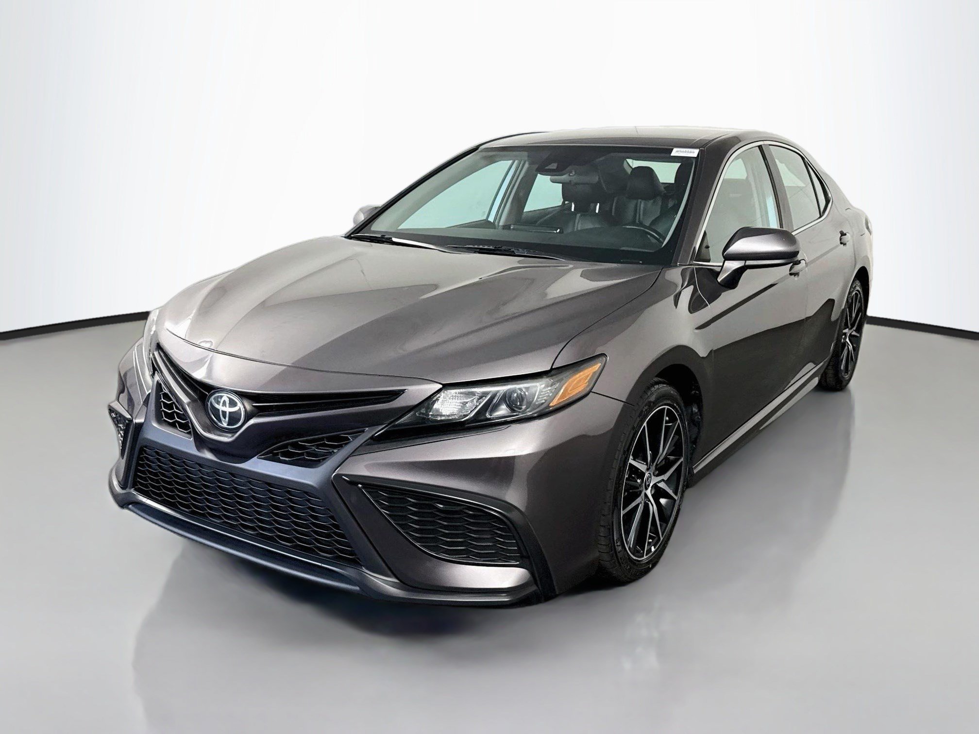 Used 2021 Toyota Camry SE w/ Carpet Mat Package (TMS) FWD image 4