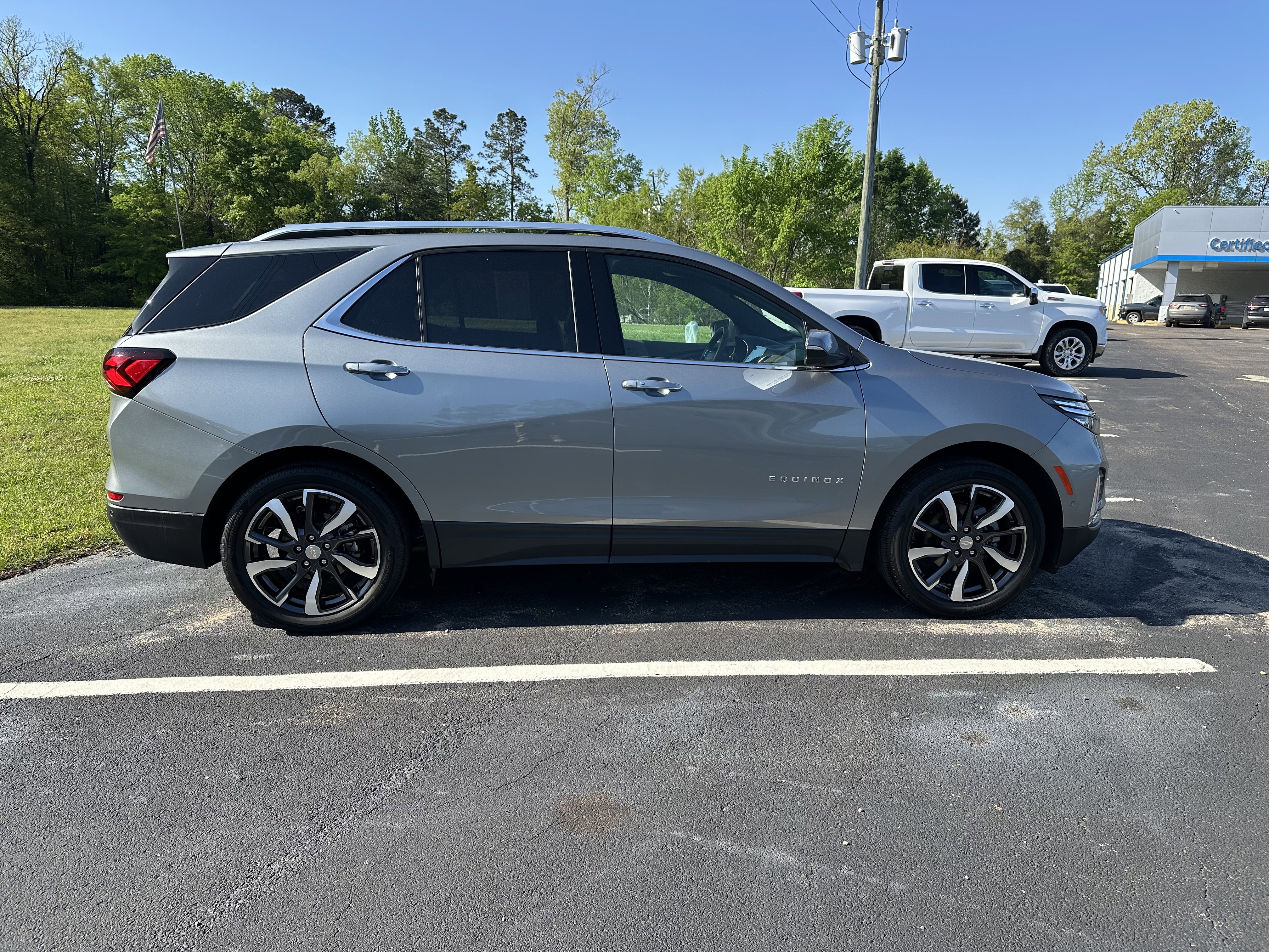 Used 2023 Chevrolet Equinox Premier FWD image 5