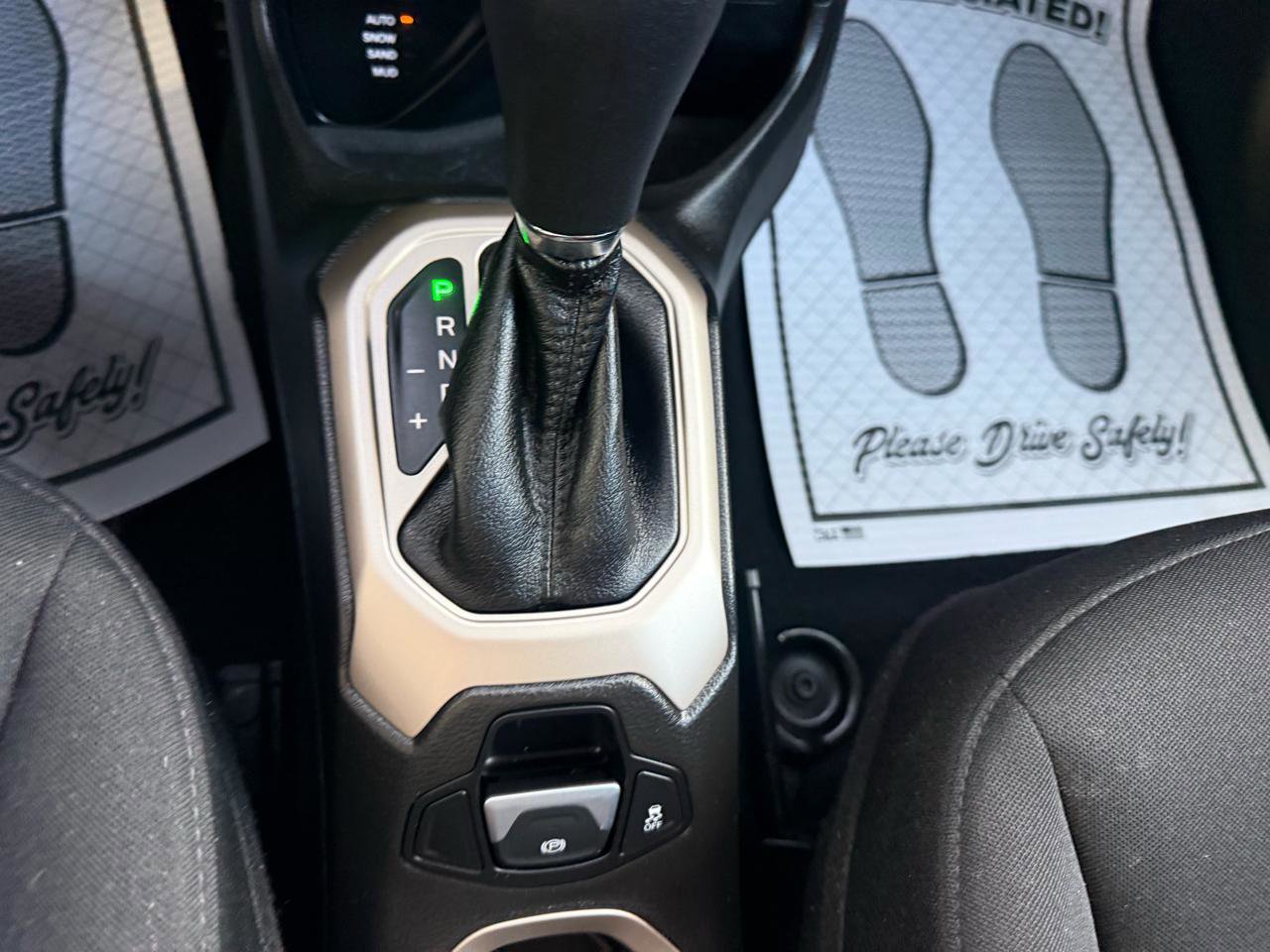 Used 2017 Jeep Renegade Latitude image 28