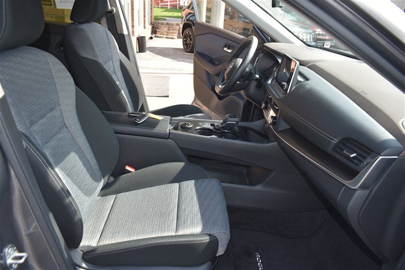 Used 2023 Nissan Rogue SV AWD/4WD image 29