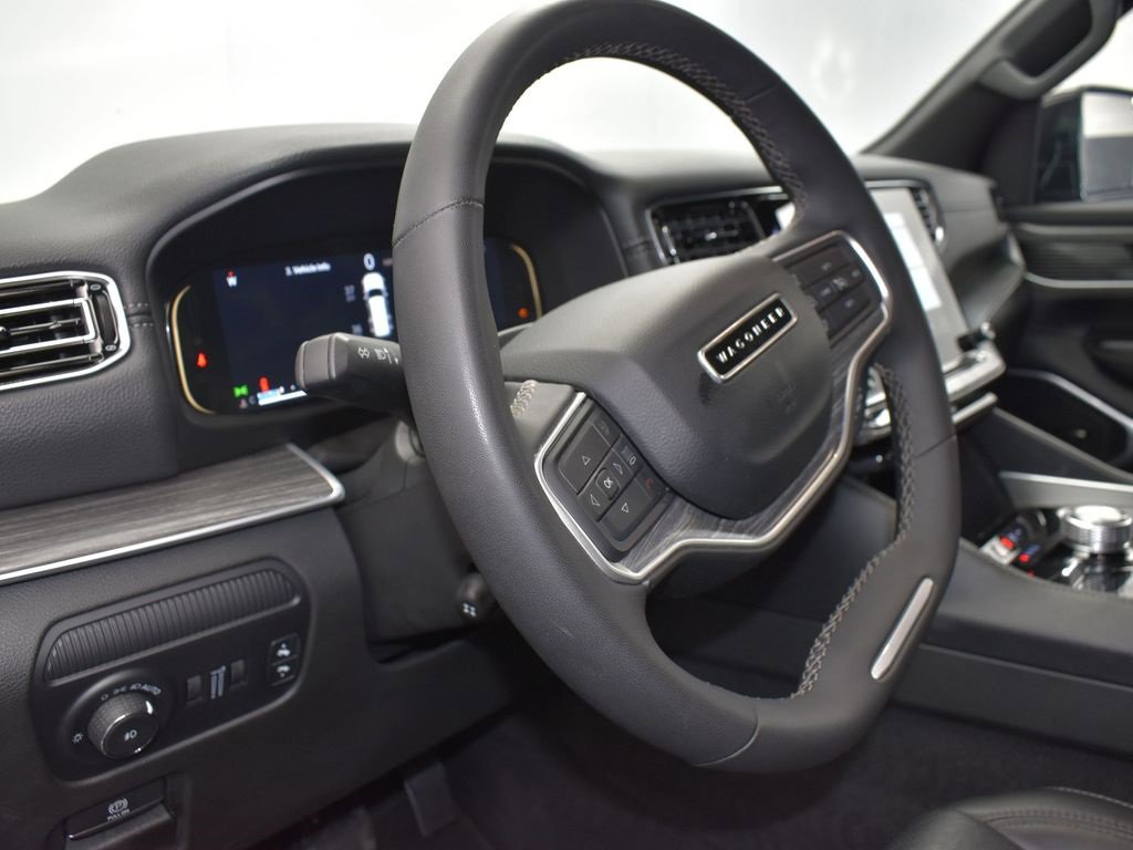 Used 2024 Jeep Wagoneer L Series II w/ Flexible Seating Group image 12