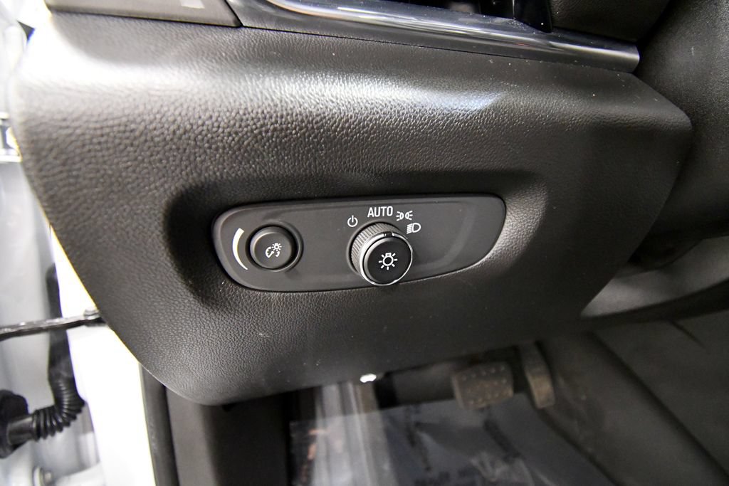 Used 2023 Chevrolet Traverse LT AWD/4WD image 19