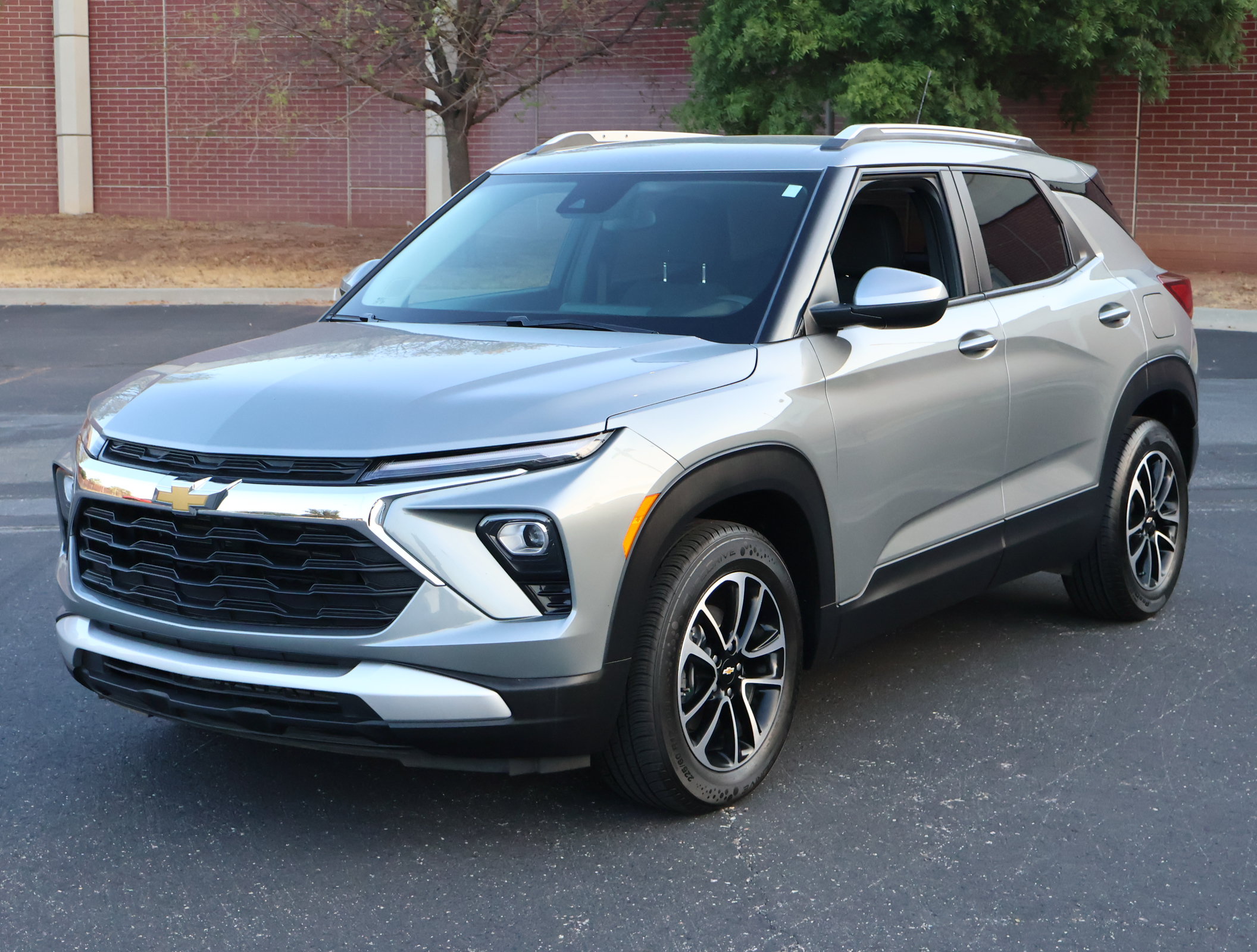 Used 2024 Chevrolet TrailBlazer LT FWD image 25